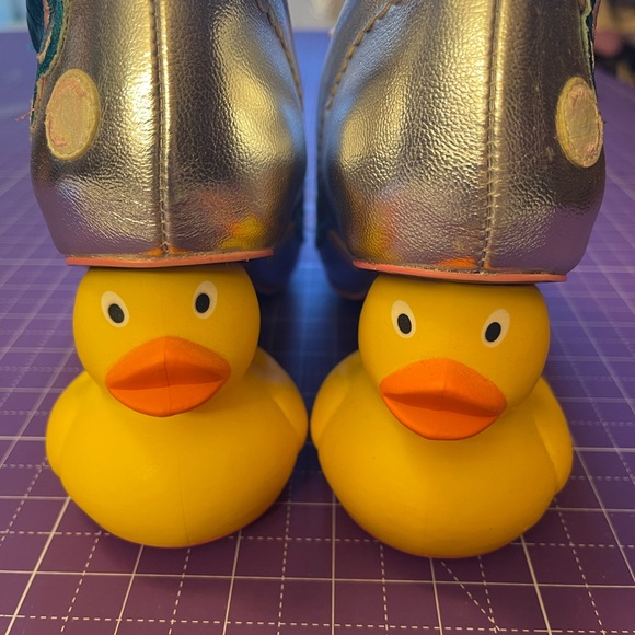 NWOB Irregular choice rubber duck and bubbles character heels. Size 38 - Picture 2 of 5